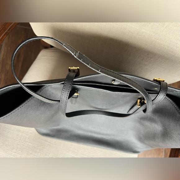 Authentic Michael Kors Genuine Leather Shoulder Bag+a bonus silk scarf - Picture 13 of 13